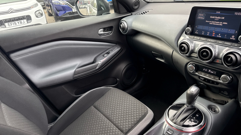 Nissan Juke 1.0 DiG-T N-Connecta 5dr DCT Petrol Hatchback